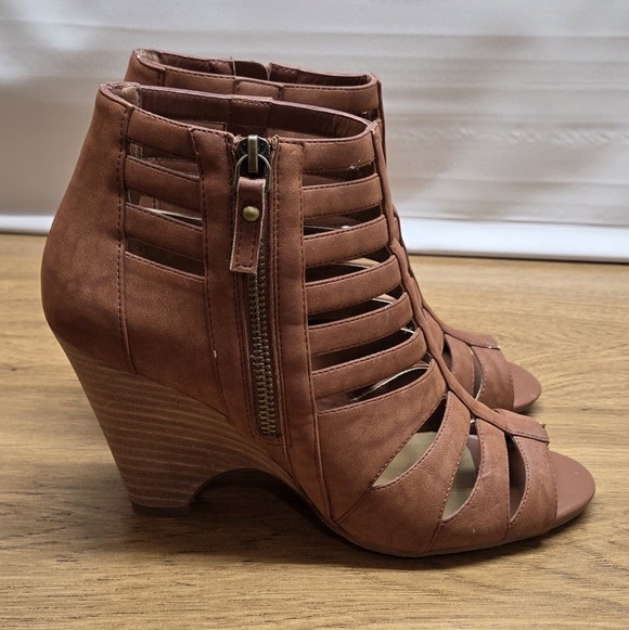 Crown Vintage Brown Strappy Gladiator Sandals - Picture 2 of 8